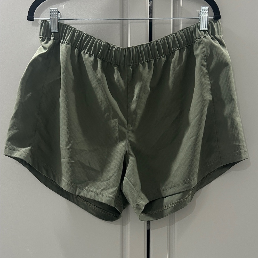 Columbia Women's Athletic Shorts in Green